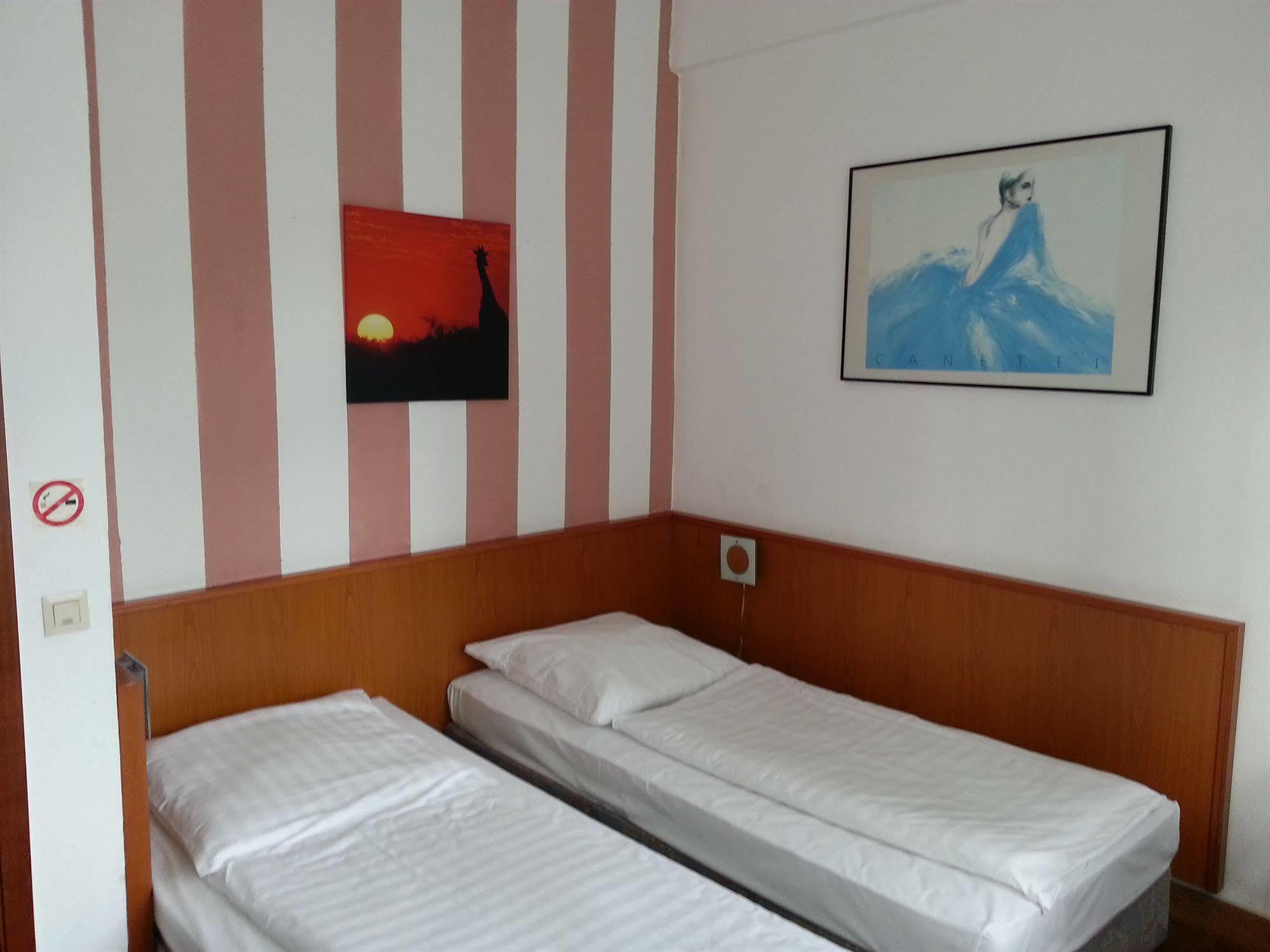 Itm Hotel Oase Hamburgo Exterior foto